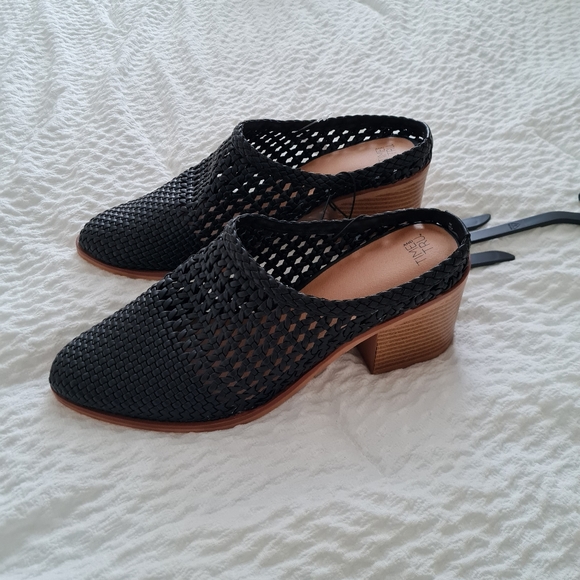 TIME AND TRU WOVEN MULES BLACK/BROWN SIZE 9 - Picture 2 of 7